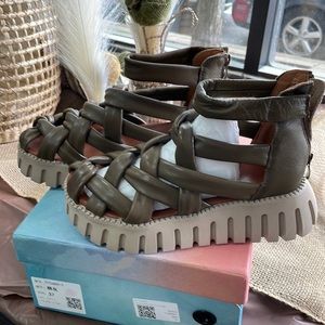 Brown women’s sandals in the box never worn